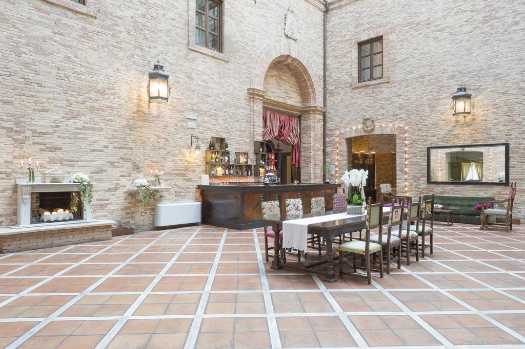 Castello Chiola Dimora Storica Hotell Loreto Aprutino Exteriör bild