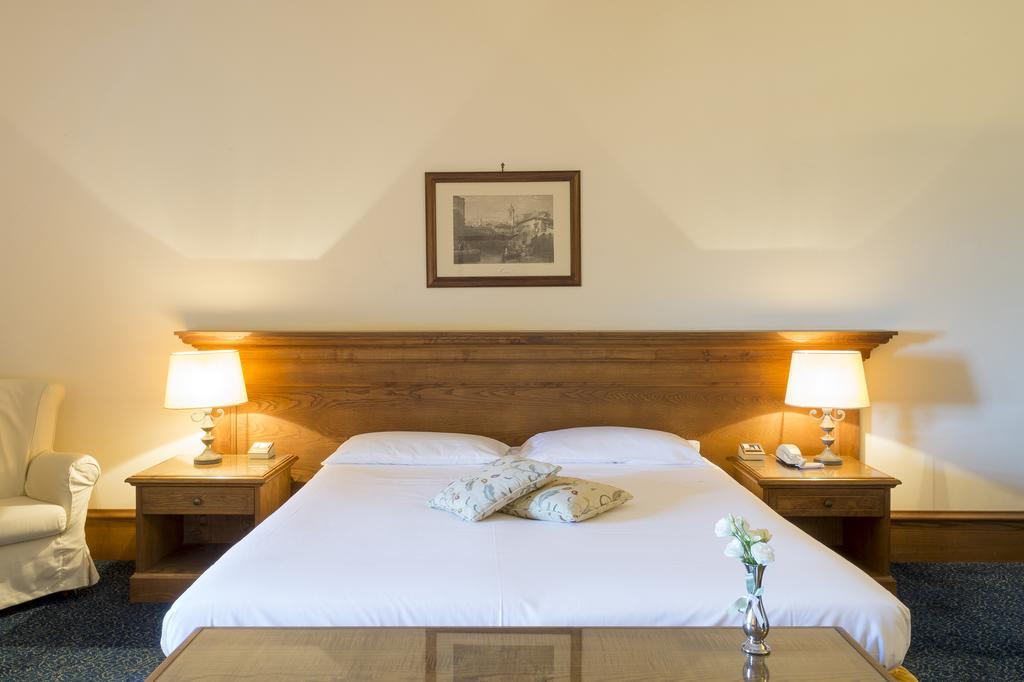 Castello Chiola Dimora Storica Hotell Loreto Aprutino Exteriör bild