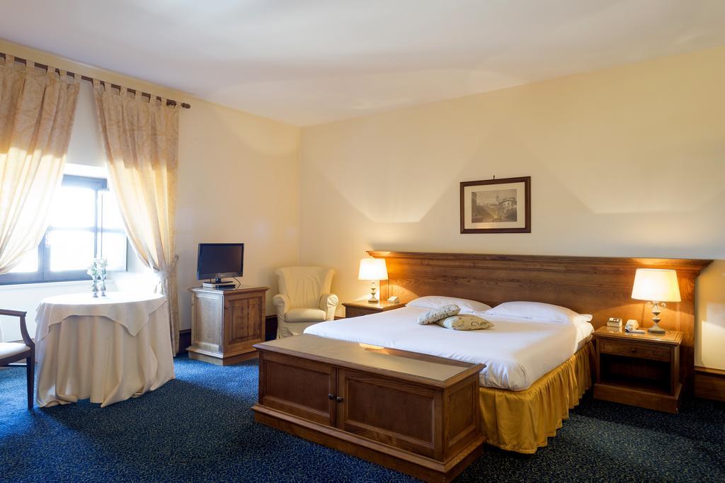 Castello Chiola Dimora Storica Hotell Loreto Aprutino Exteriör bild