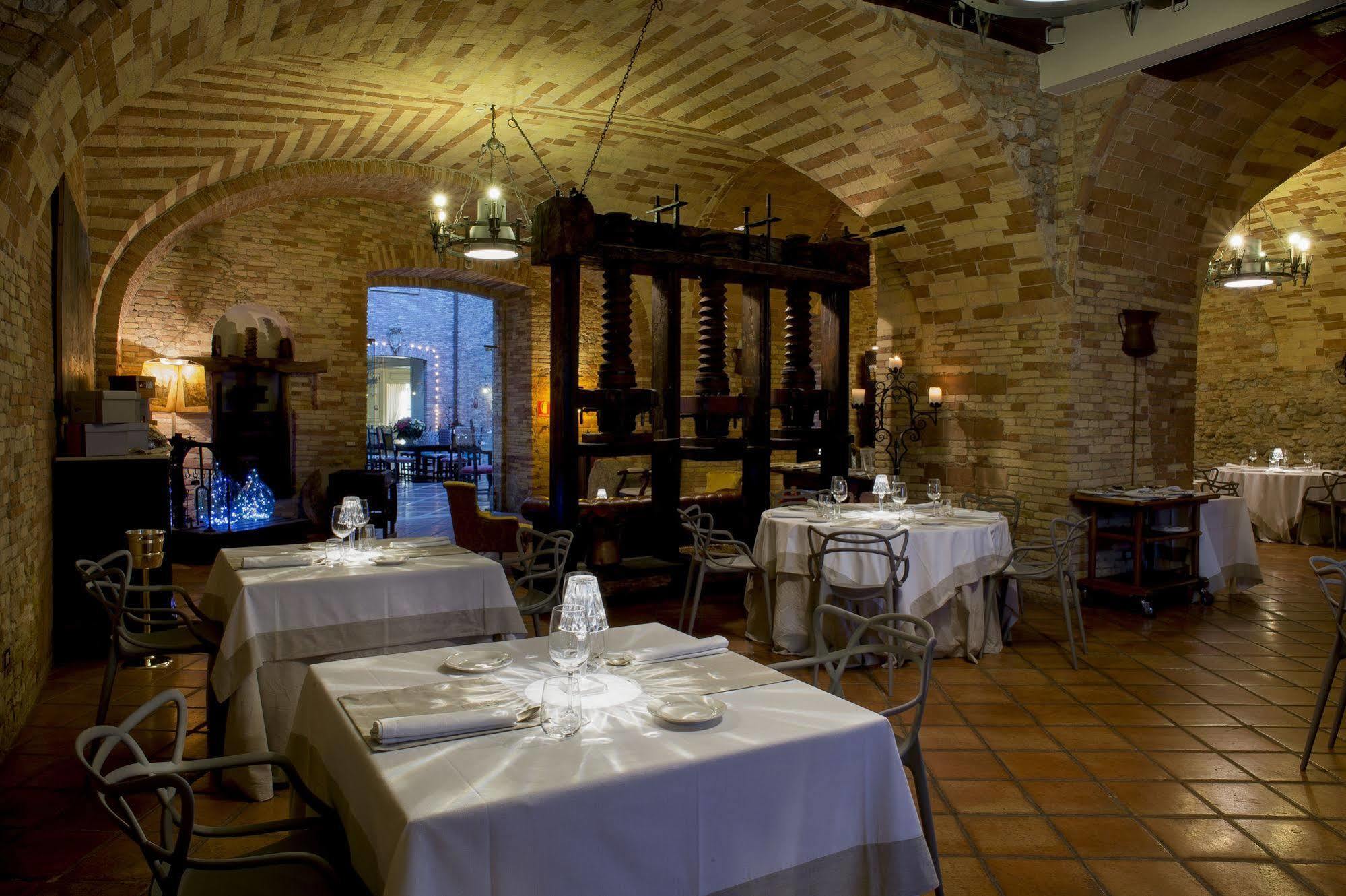 Castello Chiola Dimora Storica Hotell Loreto Aprutino Exteriör bild