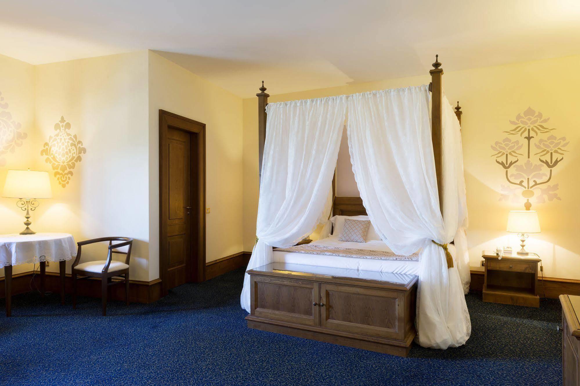 Castello Chiola Dimora Storica Hotell Loreto Aprutino Exteriör bild